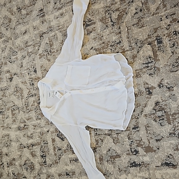 NWT white womens Abercrombie blouse - Picture 1 of 4